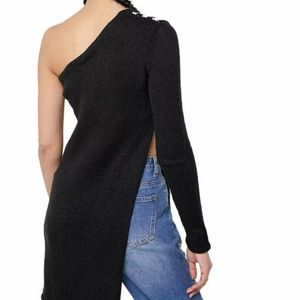 One shoulder sweater